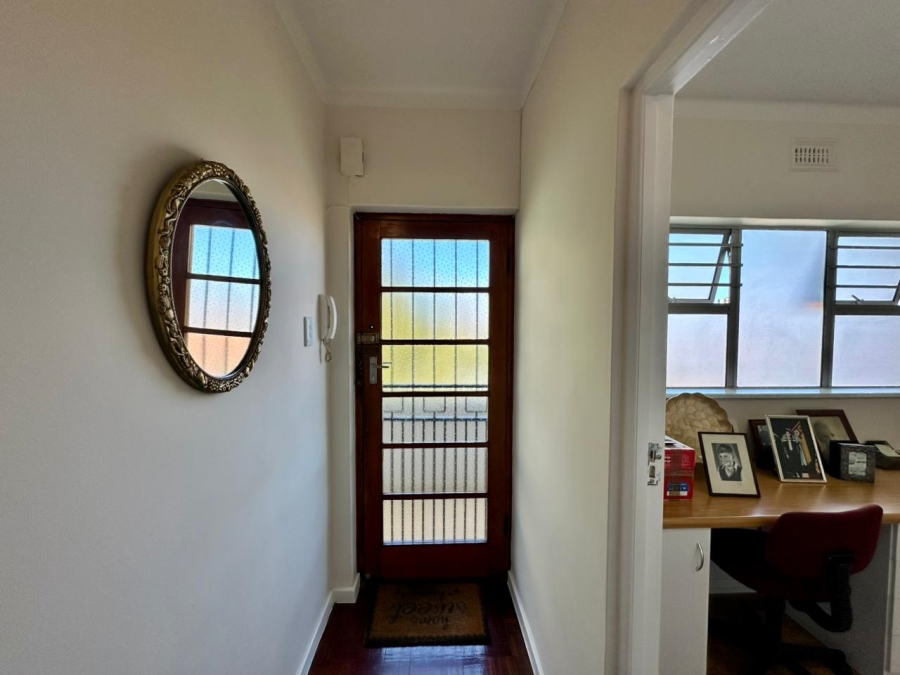 2 Bedroom Property for Sale in Sea Point Western Cape